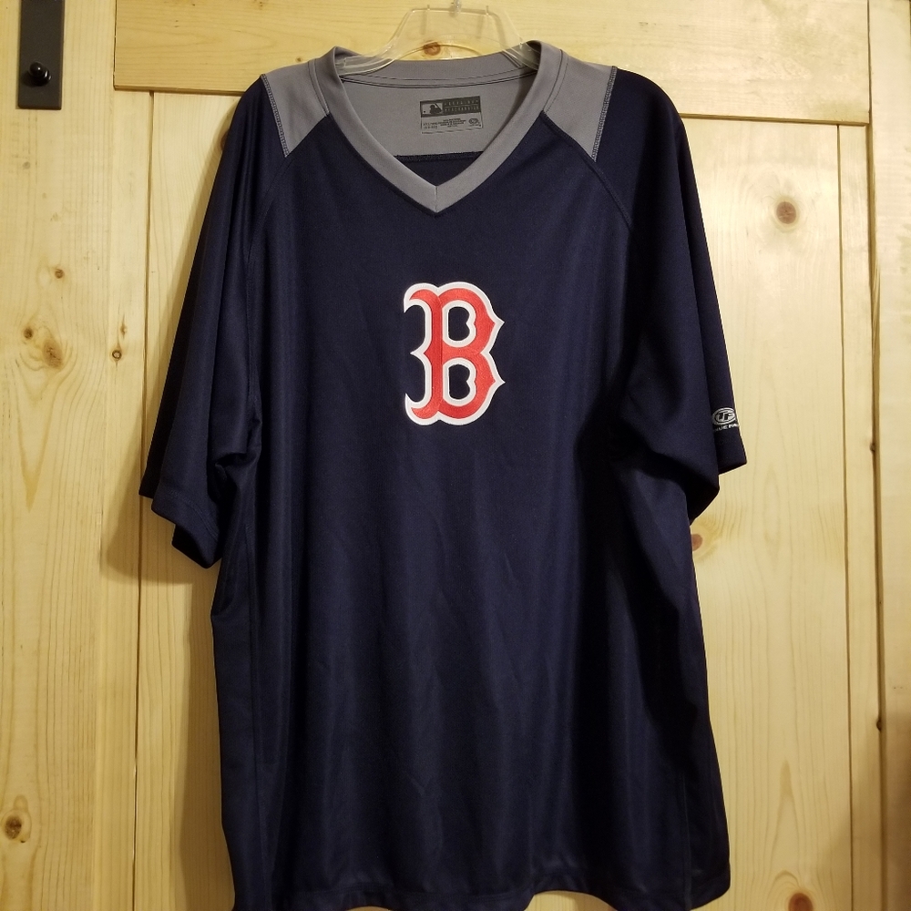 True Fan Boston Red Sox Logo V-neck Shirt